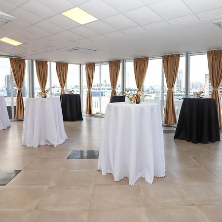 Sentrim Castle Royal Hotel Mombasa Bagian luar foto