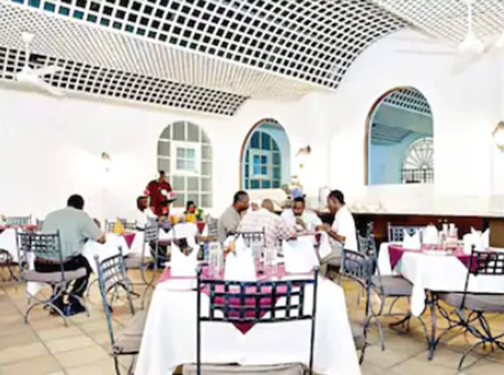 Sentrim Castle Royal Hotel Mombasa Bagian luar foto