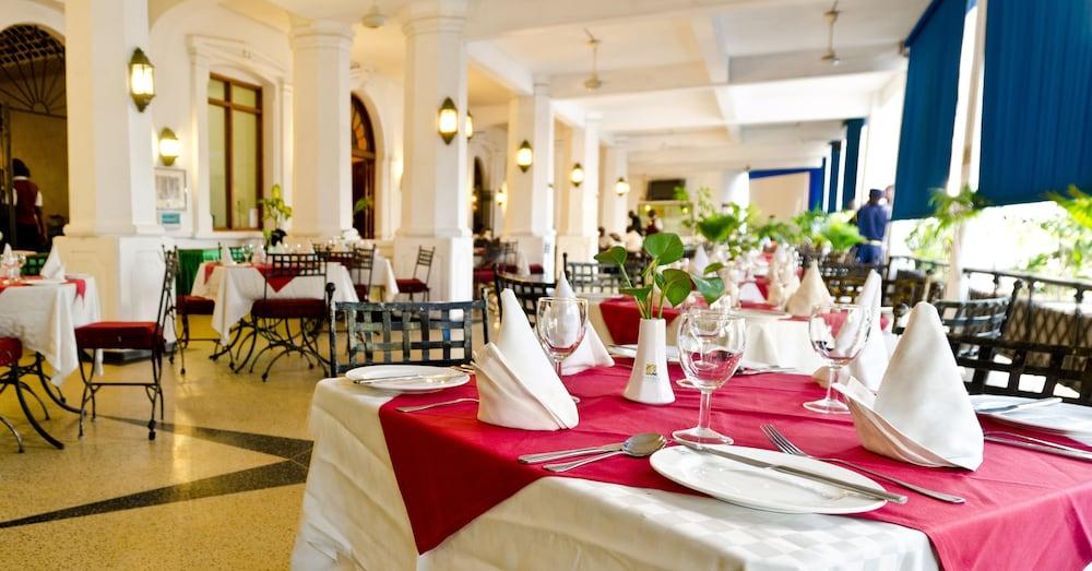 Sentrim Castle Royal Hotel Mombasa Bagian luar foto