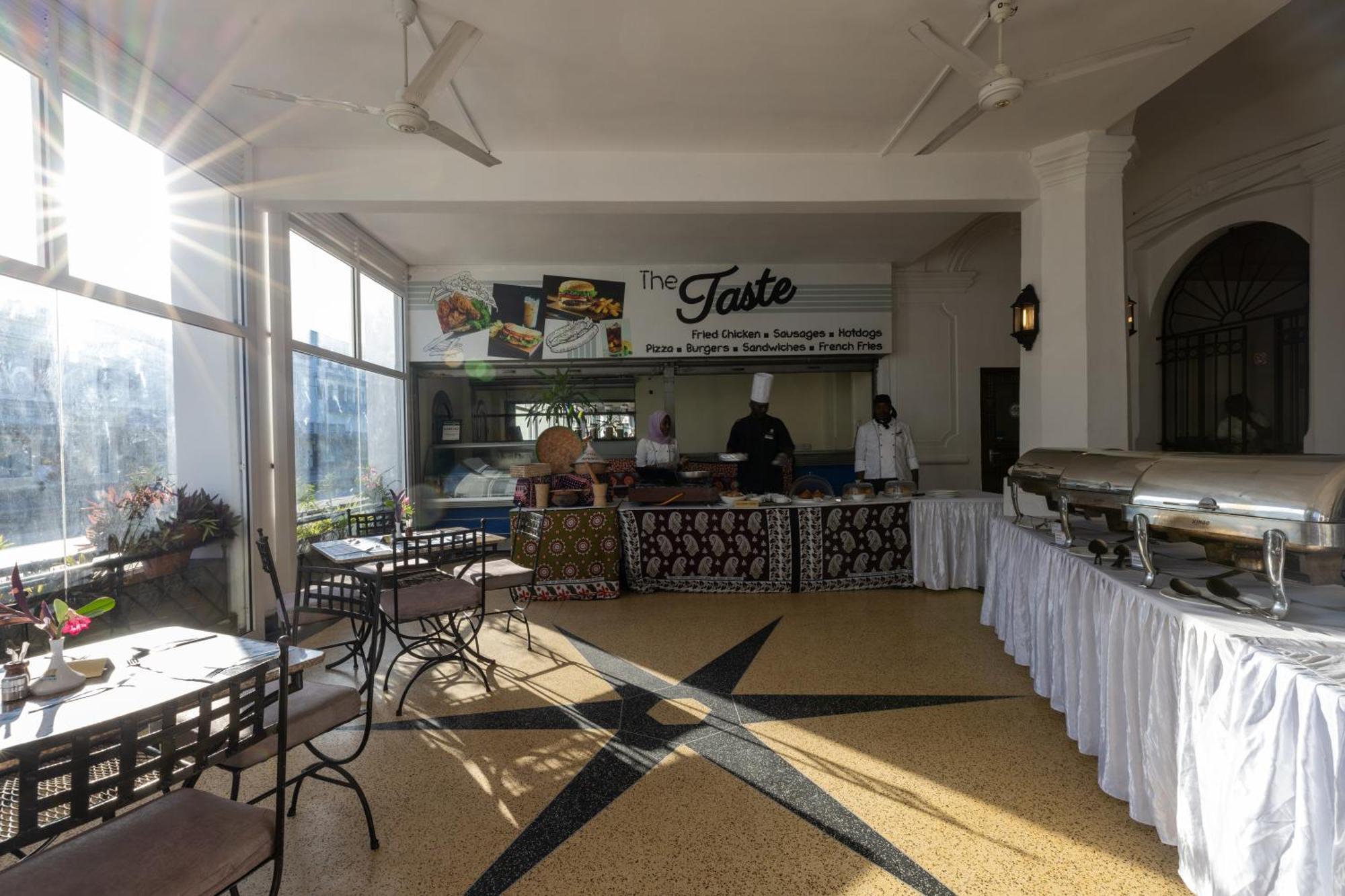 Sentrim Castle Royal Hotel Mombasa Bagian luar foto