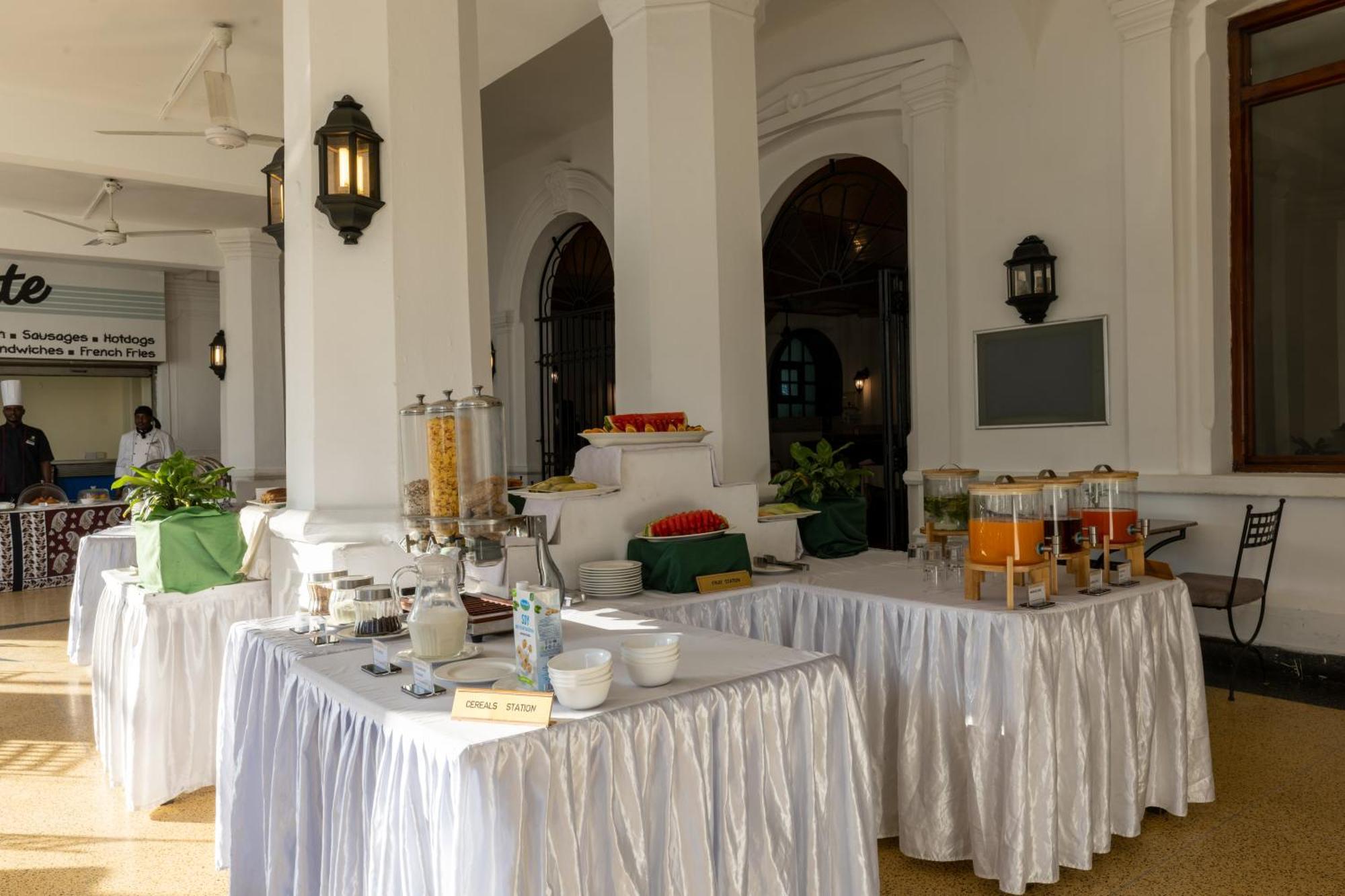 Sentrim Castle Royal Hotel Mombasa Bagian luar foto