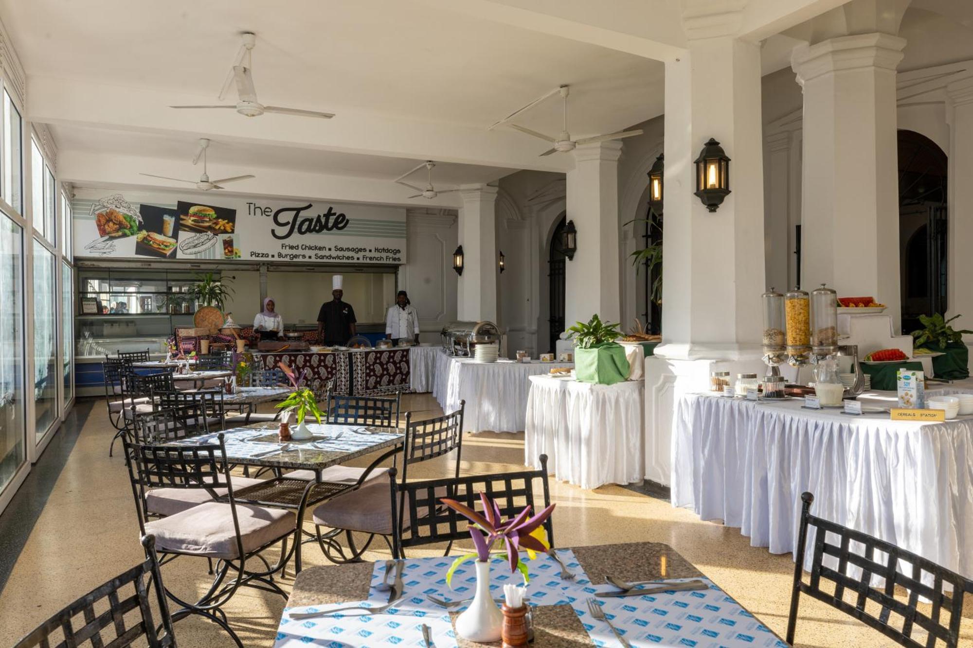 Sentrim Castle Royal Hotel Mombasa Bagian luar foto