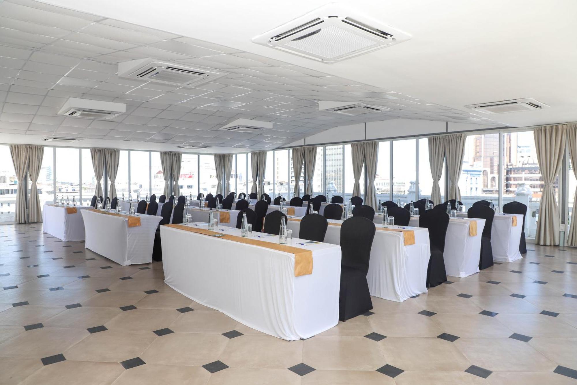 Sentrim Castle Royal Hotel Mombasa Bagian luar foto