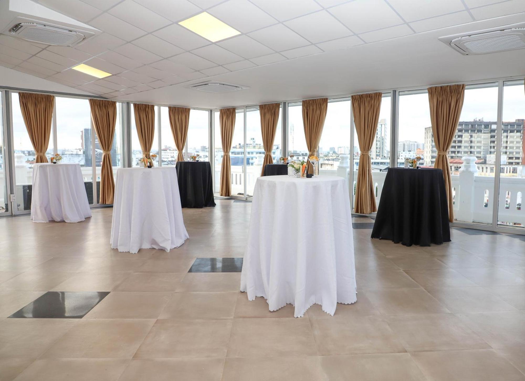 Sentrim Castle Royal Hotel Mombasa Bagian luar foto